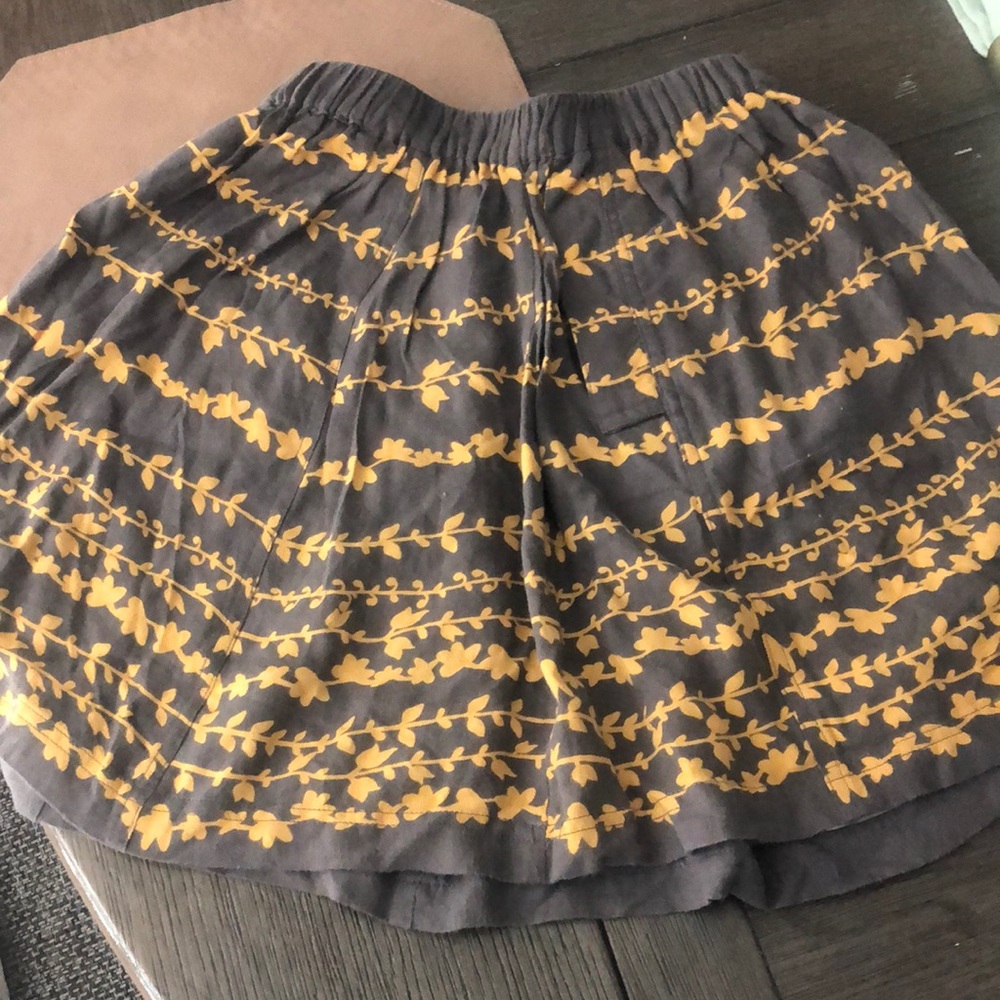 Cooperative vine skirt